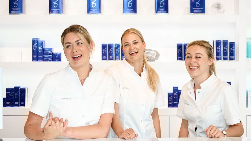 HBO-huidtherapeut voert een Morpheus8 behandeling uit bij Cosmetique Totale Zwolle