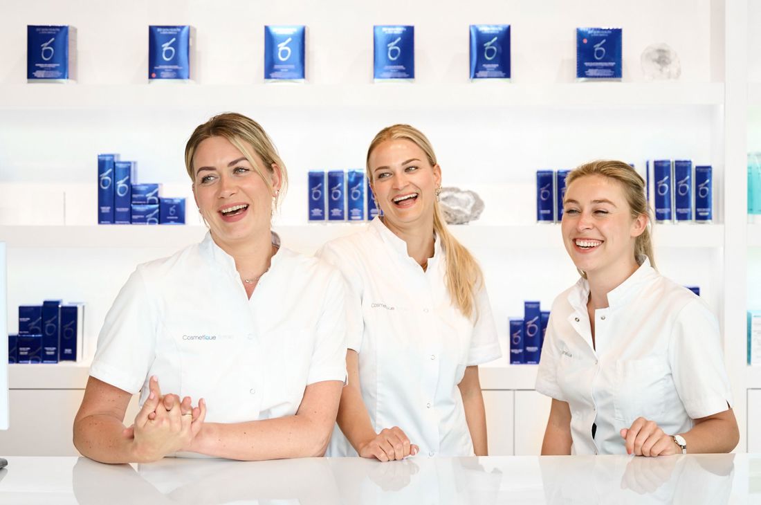 HBO-huidtherapeut van Cosmetique Totale voert een Morpheus8 behandeling uit in Den Haag