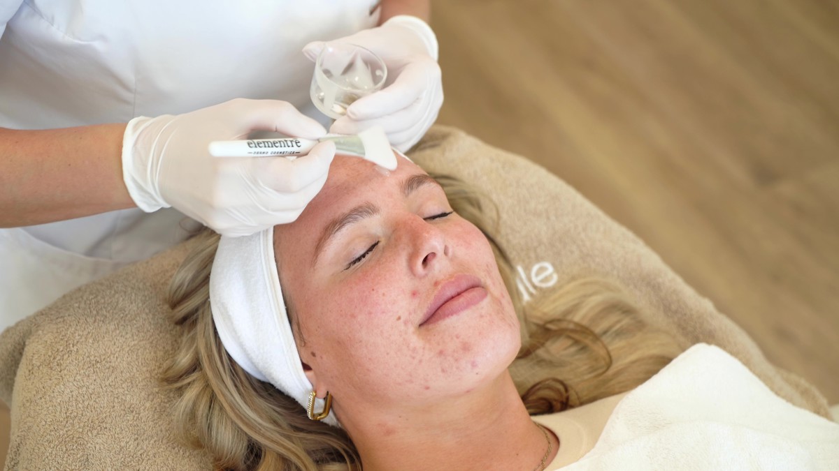 gezichtsbehandeling
gelaatsverzorging
soorten gezichtsbehandelingen
gezichtsbehandeling acne
anti aging gezichtsbehandeling
hydraterende gezichtsbehandeling
gezichtsbehandeling gevoelige huid
chemische peeling gezicht
microdermabrasie gezicht