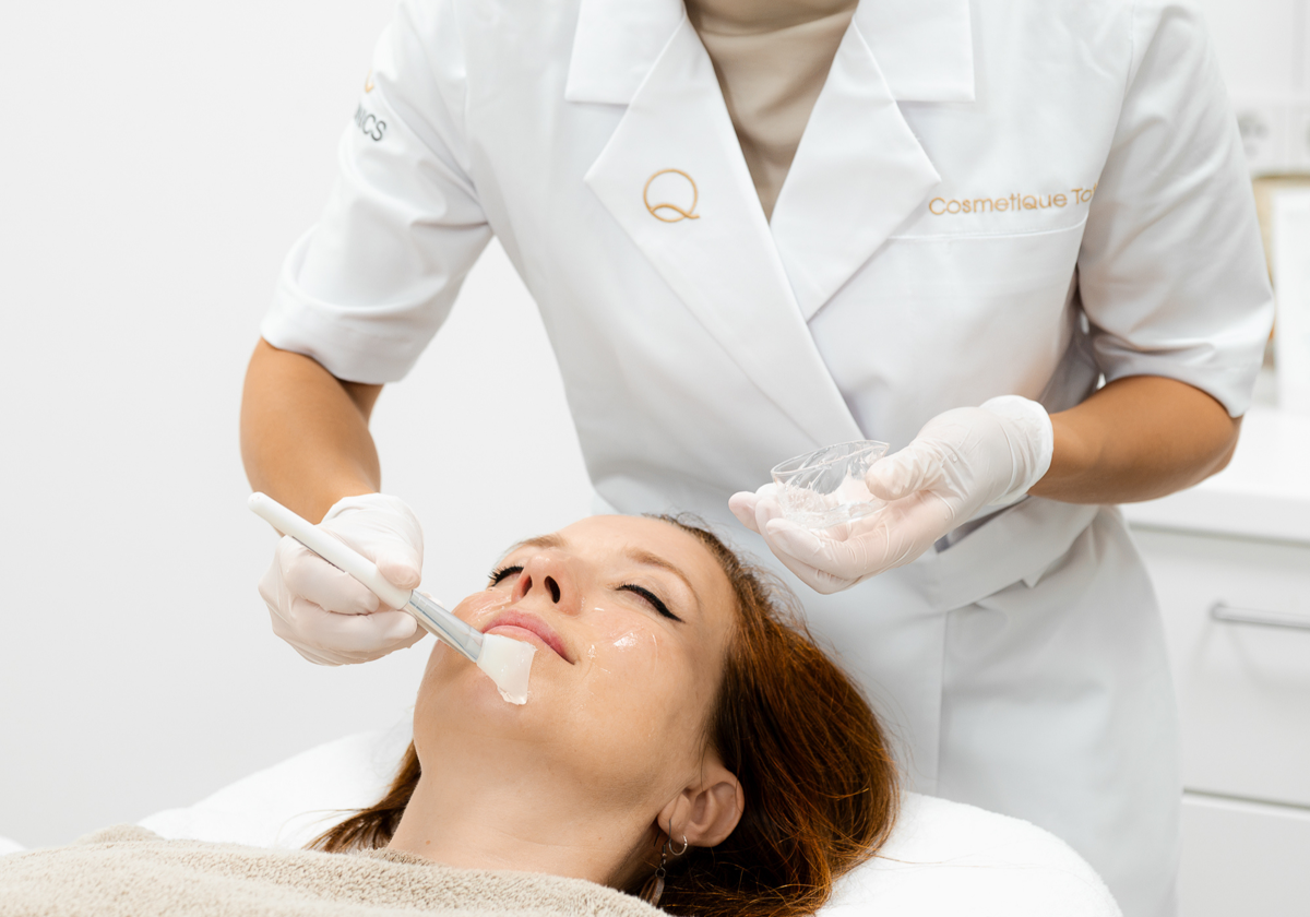 Acne behandeling door een huidtherapeut bij Cosmetique Totale