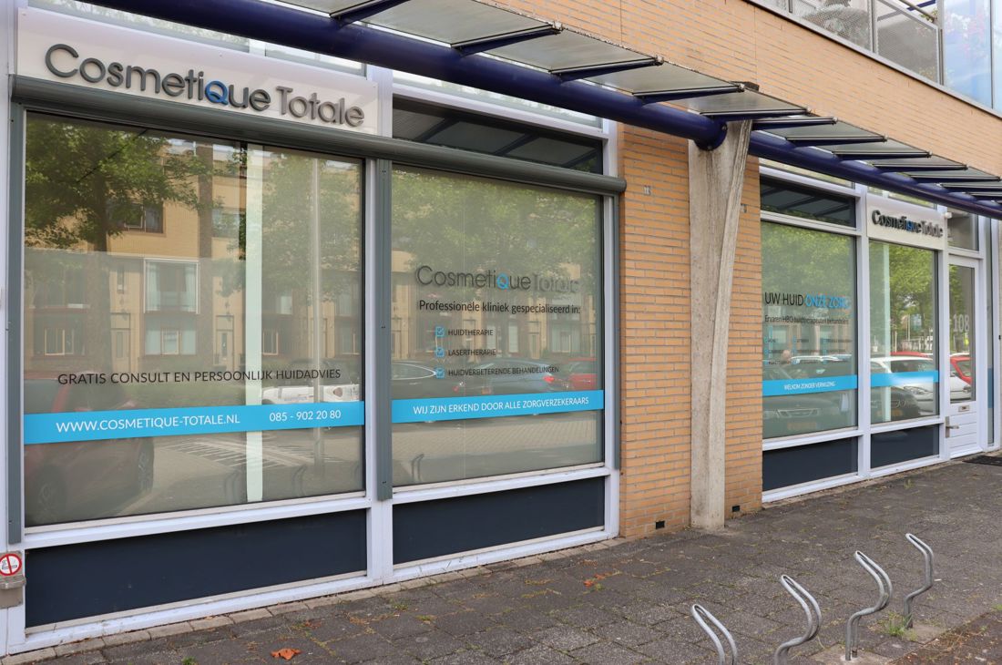 De vestiging van Cosmetique Totale aan de Utrechtstraat in Alphen aan den Rijn
